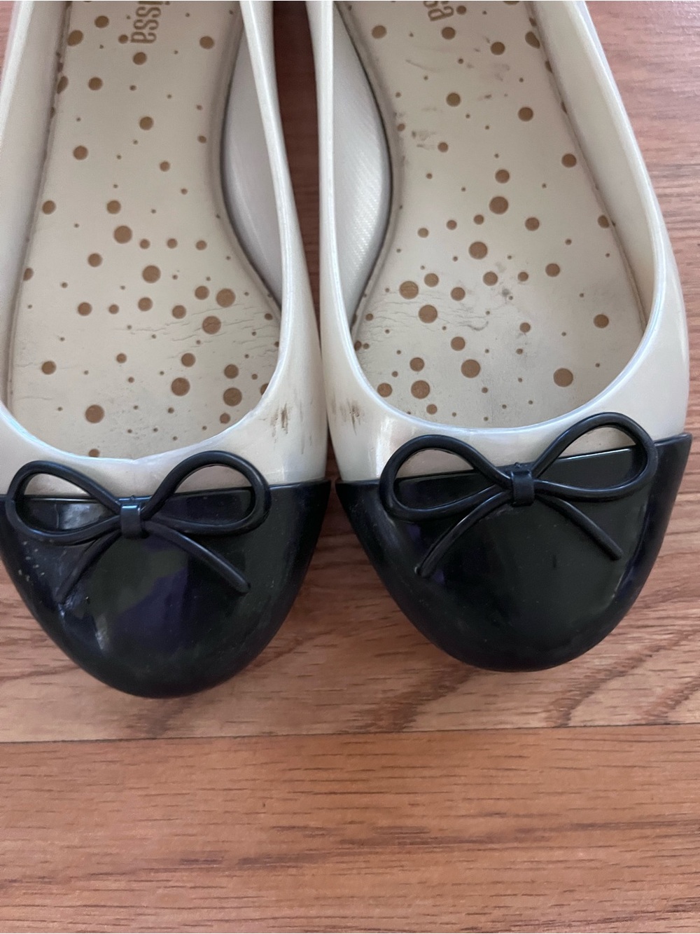 Mini Melissa Two-Tone Bow Ballet Flats in White and Black - Picture 2 of 8